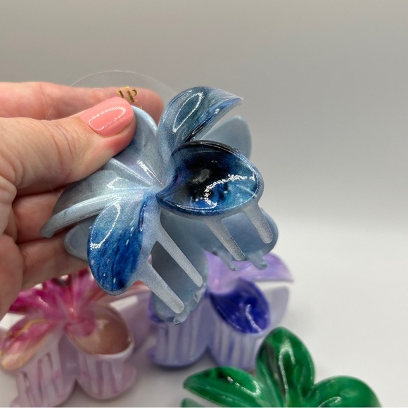 Colorful Flower-Shaped Hair Claws - Picture 6 of 9